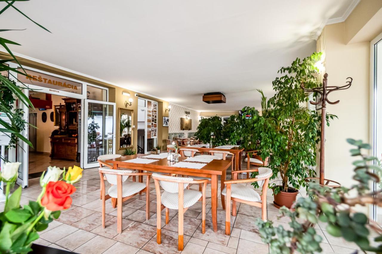 Hotel Squash Centrum Prievidza Extérieur photo