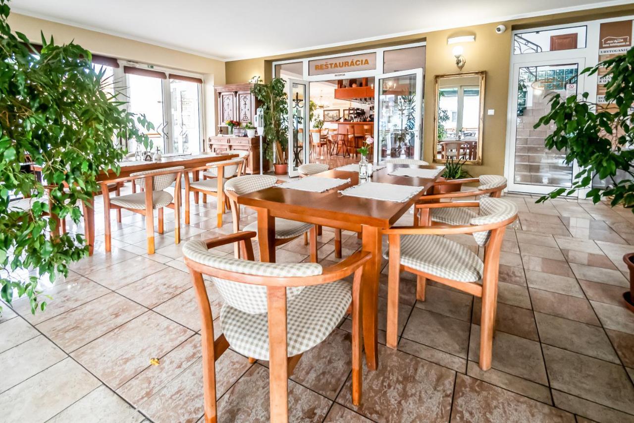 Hotel Squash Centrum Prievidza Extérieur photo