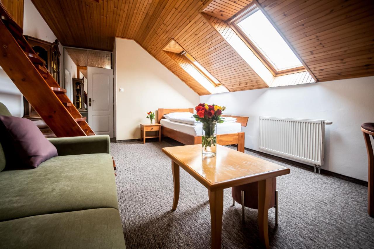 Hotel Squash Centrum Prievidza Extérieur photo