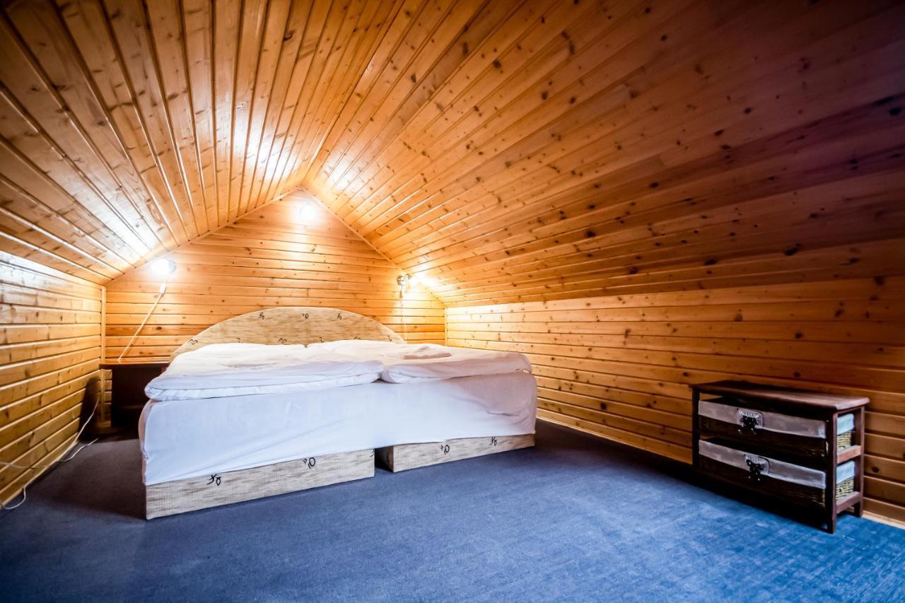 Hotel Squash Centrum Prievidza Extérieur photo
