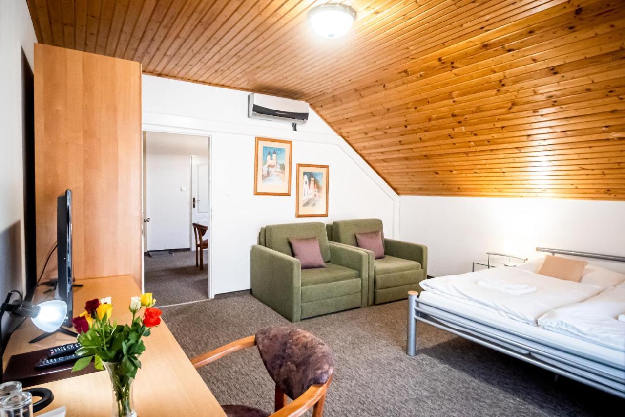 Hotel Squash Centrum Prievidza Extérieur photo