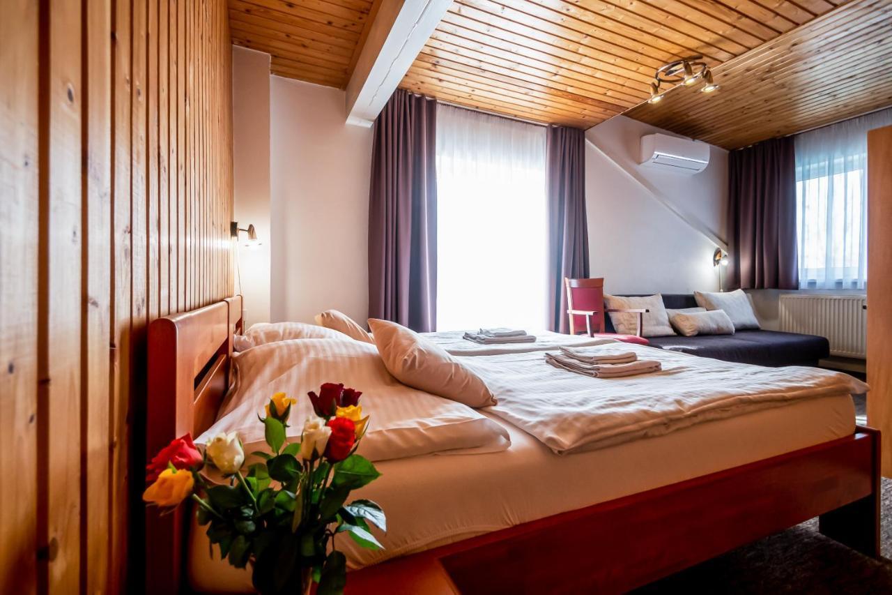 Hotel Squash Centrum Prievidza Extérieur photo