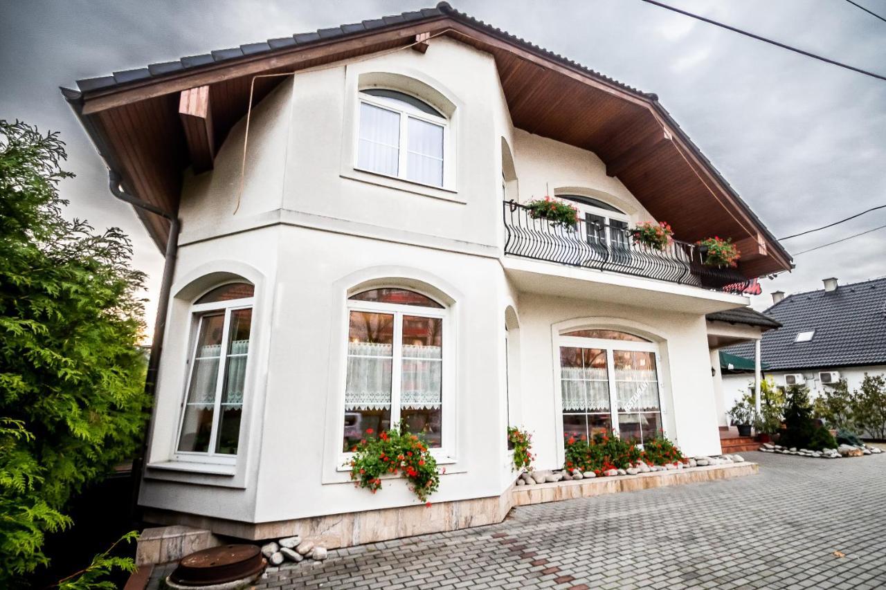 Hotel Squash Centrum Prievidza Extérieur photo