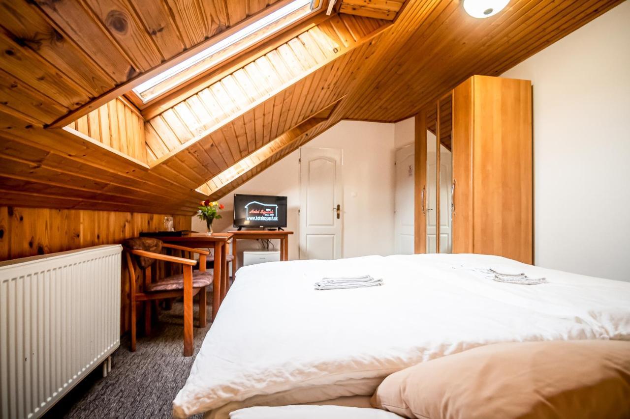 Hotel Squash Centrum Prievidza Extérieur photo