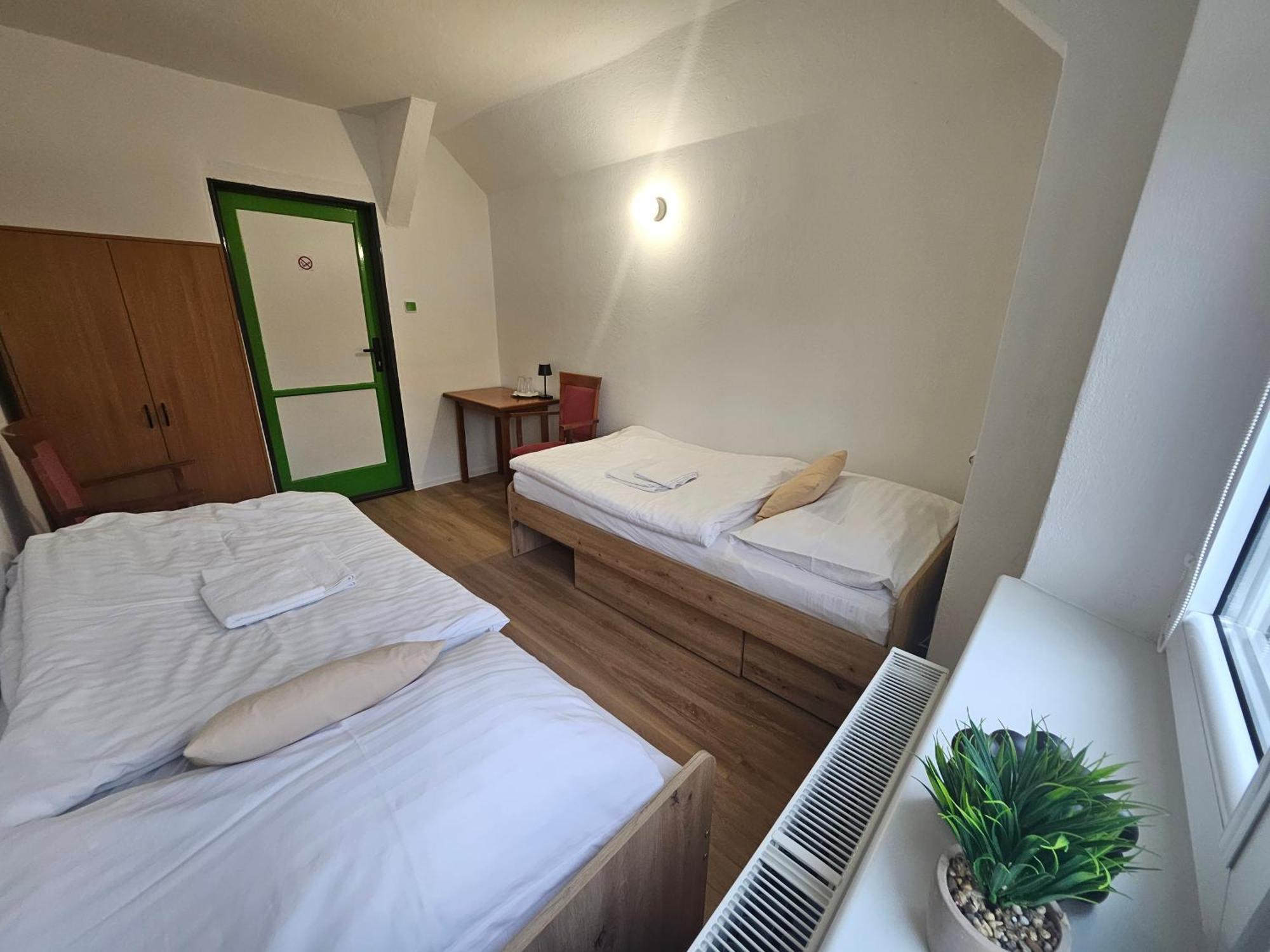 Hotel Squash Centrum Prievidza Chambre photo