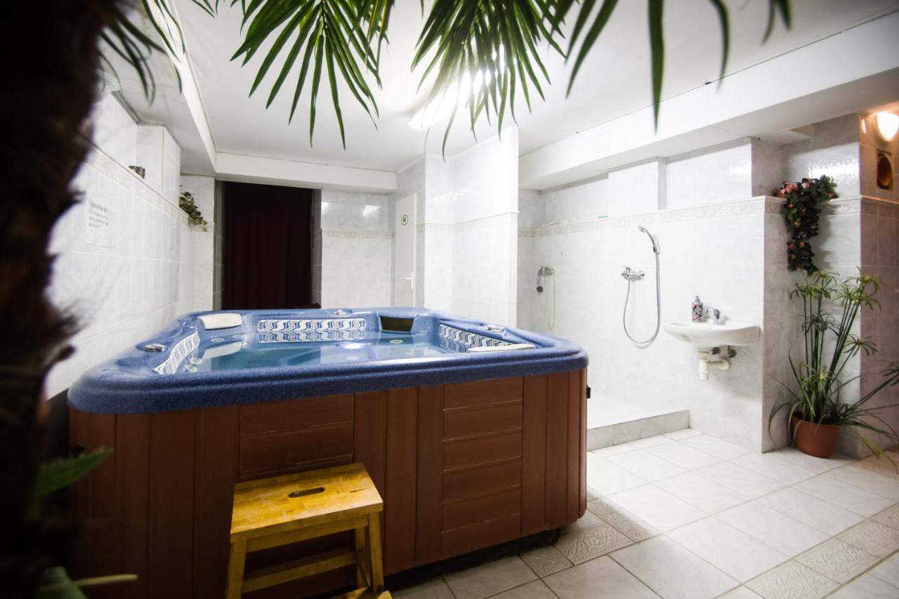 Hotel Squash Centrum Prievidza Extérieur photo